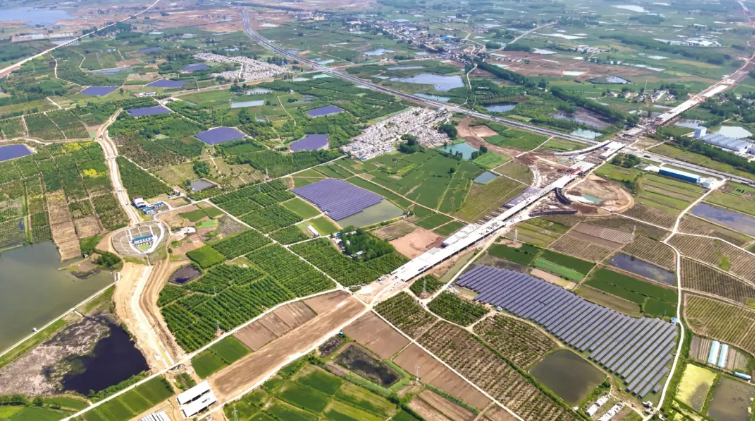 闲置坑塘变身“聚光盆”|晶科科技安徽肥东一期134MW项目成功并网发电！